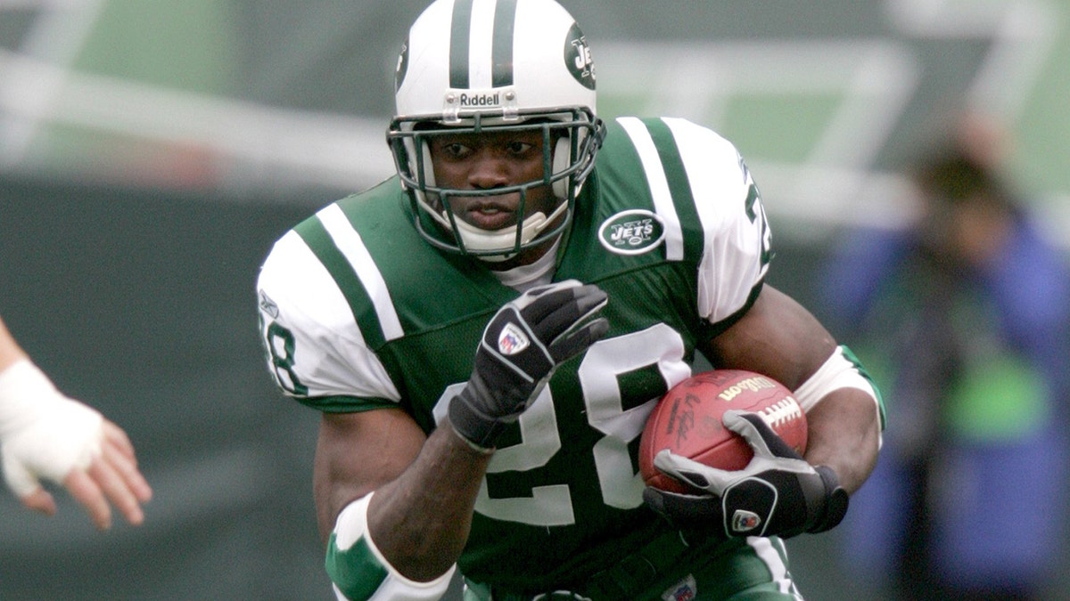 EAST RUTHERFORD, NJ - OCTOBER 09: Curtis Martin #28 of the New York Jets runs with the ball during a game against the Tampa Bay Buccaneers on October 09, 2005 at the Meadowlands Stadium in East Rutherford, New Jersey. (Photo by Sporting News via Getty Images)