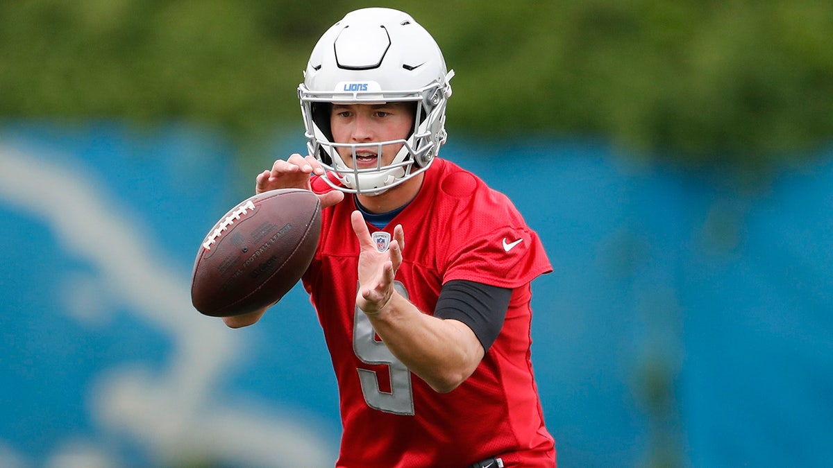 NFL quarterback Matthew Stafford reveals 'tough times' since wife's brain  surgery