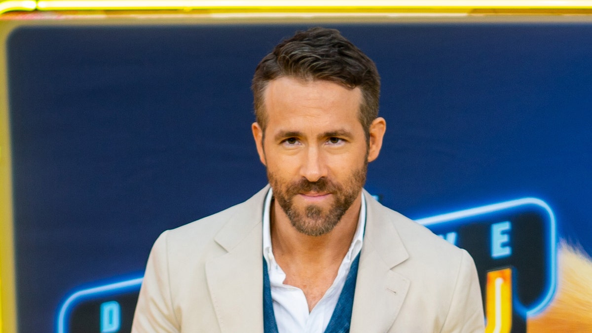 Ryan Reynolds Just Shared His Email Address, and the Out-of-Office Reply He  Set Up Is Brilliant