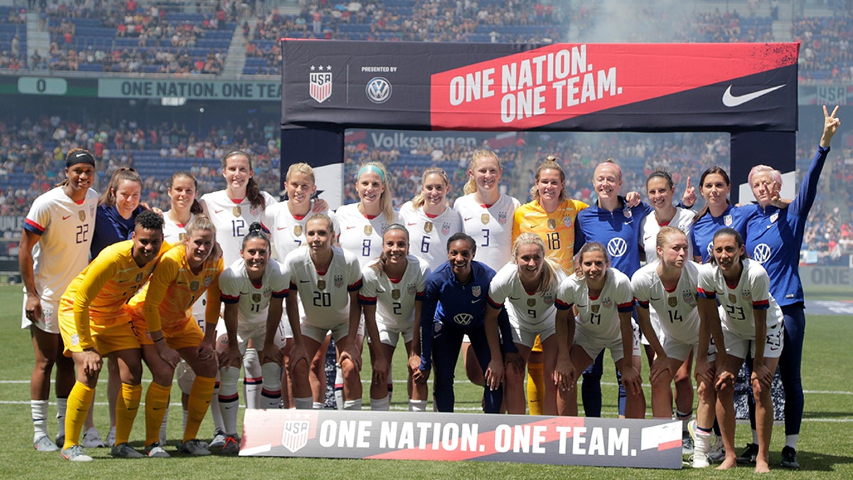 Members of the United States women's national team gathering for fans during the send-off ceremony after the match. (AP Photo/Julio Cortez)