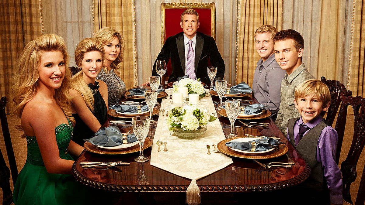 CHRISLEY KNOWS BEST -- Season:1 -- Pictured: (l-r) Savannah Chrisley, Lindsie Chrisley Campbell, Julie Chrisley, Todd Chrisley, Kyle Chrisley, Chase Chrisley, Grayson Chrisley  -- (Photo by: Tommy Garcia/USA Network/NBCU Photo Bank via Getty Images)