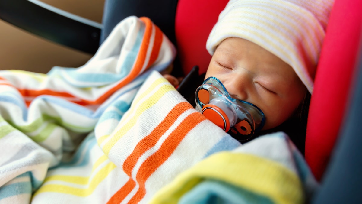 baby sleeps in car seat