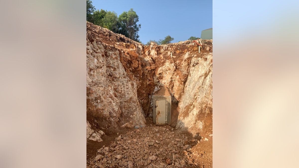 While a simple core drill was used to dig the tunnel, along with a few smaller tools, some of the structures were equipped with telephone lines, a rail system to transport goods and electricity.