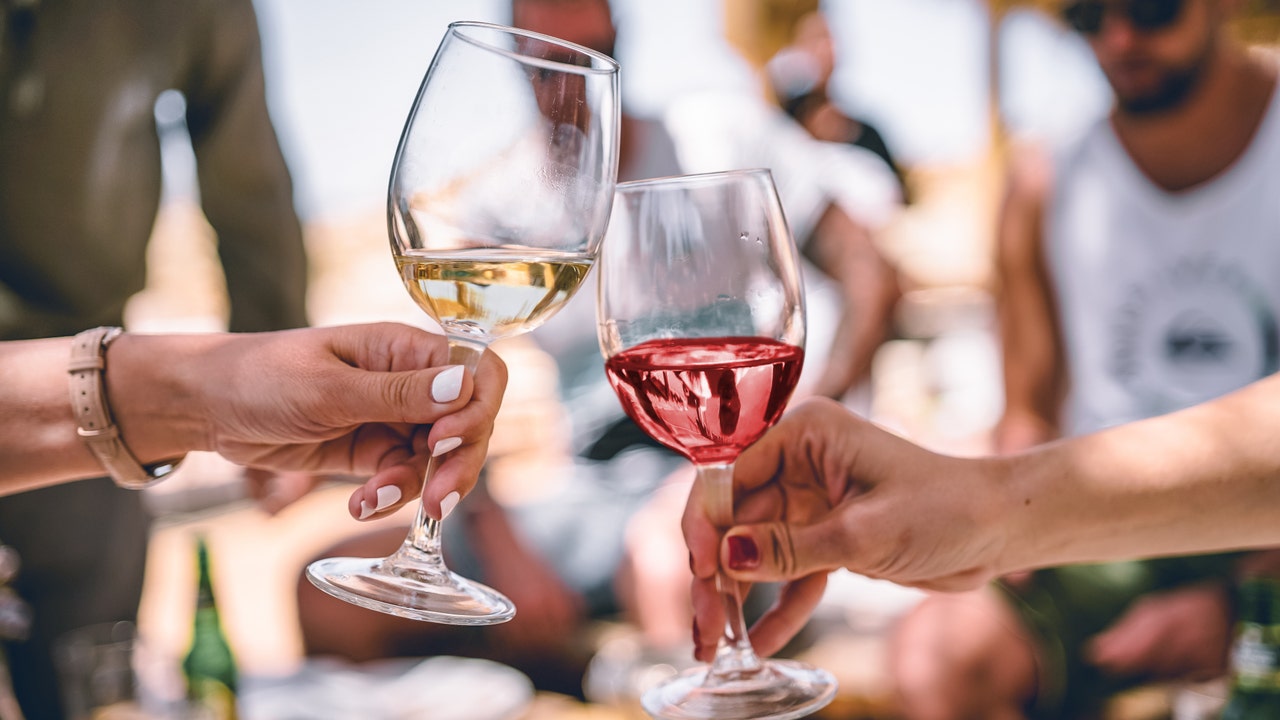 Red or white? Wine preference reveals a lot about your personality, survey  determines