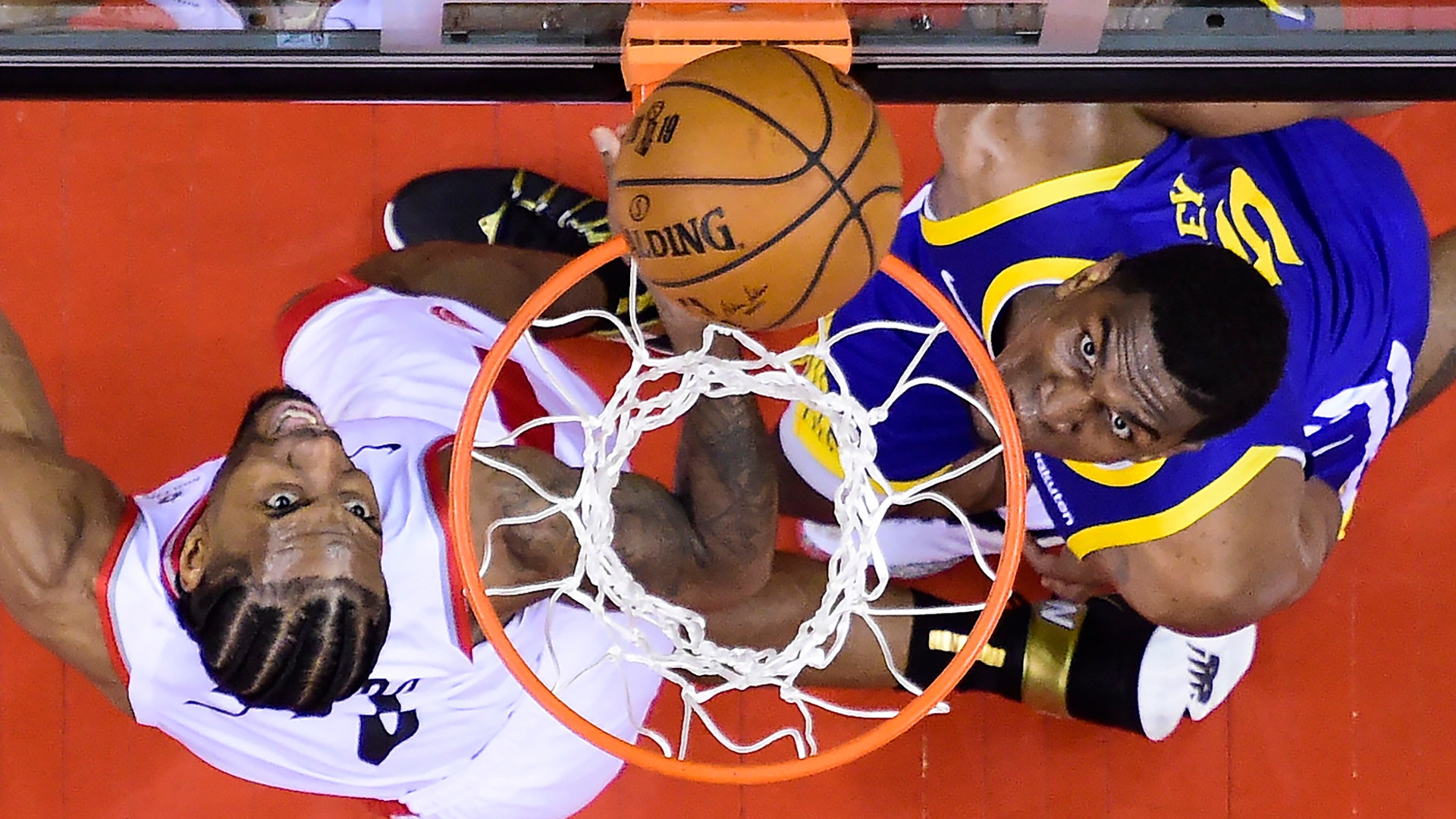 Toronto Raptors forward Kawhi Leonard watches a shot against Golden State Warriors center Kevon Looney during the second half of Game 1 of the NBA Finals in Toronto, May 30, 2019. 