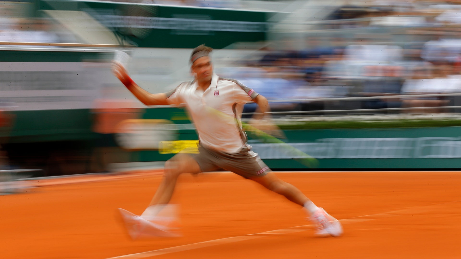 Switzerland's Roger Federer plays a shot against Germany's Oscar Otte during their second round match of the French Open tennis tournament in Paris, May 29, 2019.