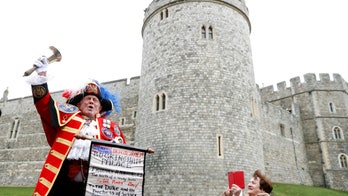 Unofficial town crier announces Meghan Markle's baby, adds 'God Bless America' for US-born star