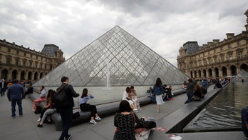 Louvre closed after employees strike amid overcrowding