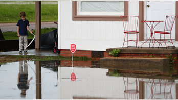 Storms damage Arkansas apartments, leave damage in South
