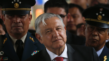 Mexico's environment minister resigns for delaying flight