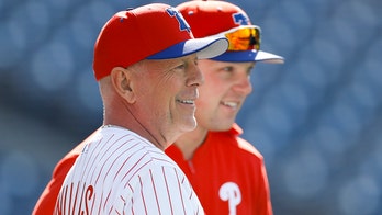 Bruce Willis hears boos from Phillies fans after one-hopping first pitch