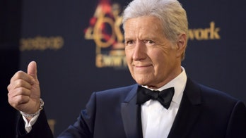 'Jeopardy!' host Alex Trebek donates $500G to Los Angeles-area homeless shelter