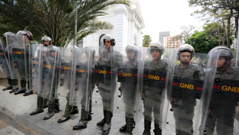 US lifts sanctions for Venezuelan general who defied Maduro