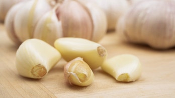 Twitter user's garlic-peeling secret mesmerizes Internet