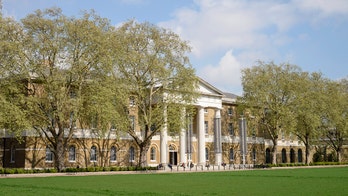 Gallery covers ‘America and Islamic extremists’ artwork after Muslims call it 'blasphemous'