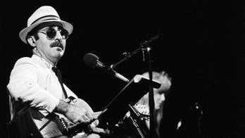 Leon Redbone, acclaimed singer and guitarist, dies