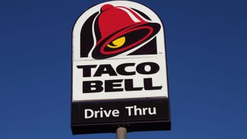 Taco Bell employees smoke while allegedly ignoring long line of cars at drive-thru