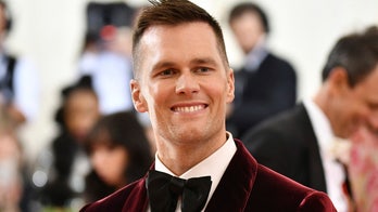 Tom Brady crushes 390-yard tee shot during 'The Match'