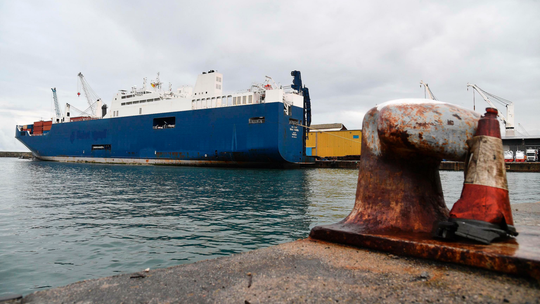 Anti-arms trade protests as Saudi freighter docks in Italy