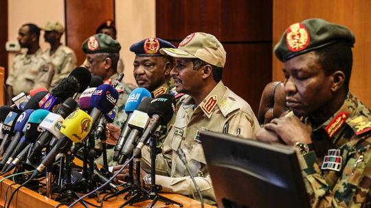 No deal but Sudanese army, protesters will keep talking