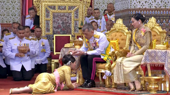 Newly crowned Thai king begins 2nd day of coronation events