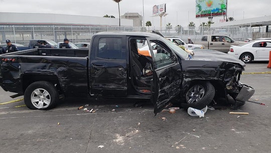 American arrested in Mexico trying to rush Tijuana border, 17 cars, 5 people: police