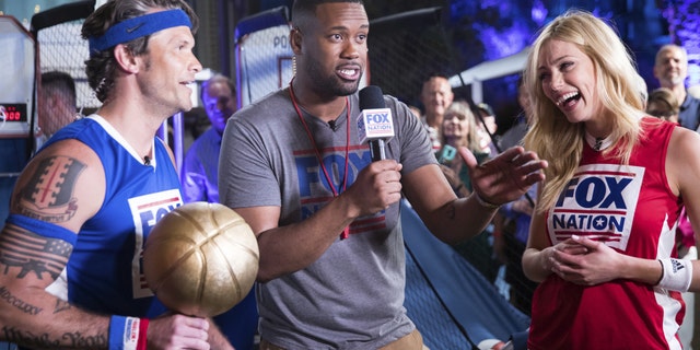 Lawrence Jones gets fans ready for the Pop-a-Shot challenge between Pete Hegseth and Abby Hornacek.