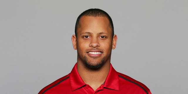 Keanon Lowe of the San Francisco 49ers NFL football team. Lowe, a former analyst for the 49ers and receiver extended to the University of Oregon, has mastered a person with a gun that appeared Friday on a high school campus in Portland, Oregon. Lowe is now a coach at Parkrose High School. (Photo / AP file)