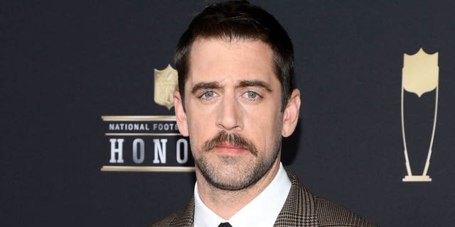 El jugador de la NFL Aaron Rodgers asiste a la 8ª Edición Anual de Honores de la NFL en el Fox Theatre