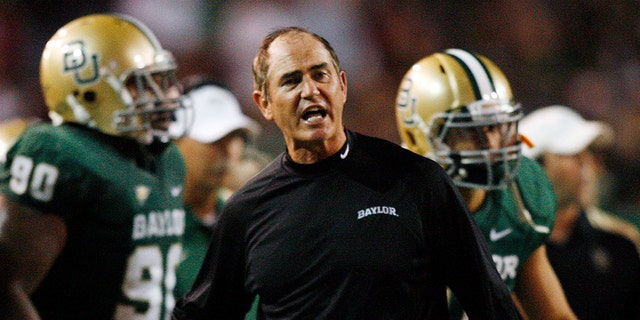 Baylor University head coach Art Briles reacts against the University of Oklahoma in the first half of their NCAA Big 12 football game at Floyd Casey Stadium in Waco, Texas, United States on November 19, 2011.   REUTERS/Mike Stone/File Photo - TM3EC620ZKW01