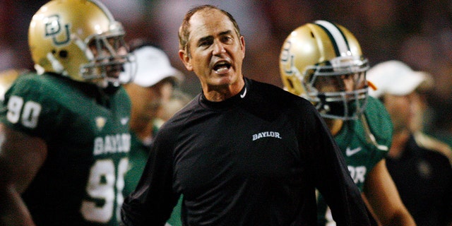 Baylor University head coach Art Briles reacts against the University of Oklahoma in the first half of their NCAA Big 12 football game at Floyd Casey Stadium in Waco, Texas, United States on November 19, 2011. REUTERS/Mike Stone/File Photo - TM3EC620ZKW01