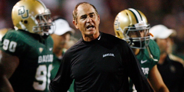 Baylor University head coach Art Briles reacts against the University of Oklahoma in the first half of their NCAA Big 12 football game at Floyd Casey Stadium in Waco, Texas, United States on November 19, 2011.   REUTERS/Mike Stone/File Photo - TM3EC620ZKW01