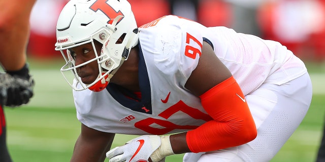 Illinois Fighting Illini defensive lineman Bobby Roundtree (97) was injured in a swimming accident over the weekend. (Photo by Rich Graessle/Icon Sportswire via Getty Images)
