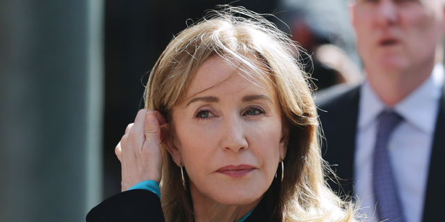 Felicity Huffman Faces Sentencing For Fraud Conspiracy In College 7059