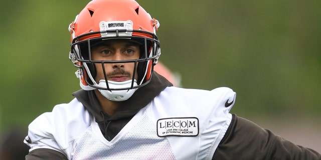 Wide receiver Damon Sheehy-Guiseppi #15 of the Cleveland Browns stretches during an OTA practice on May 22, 2019 at the Cleveland Browns training facility in Berea, Ohio. (Photo by: 2019 Diamond Images/Getty Images)