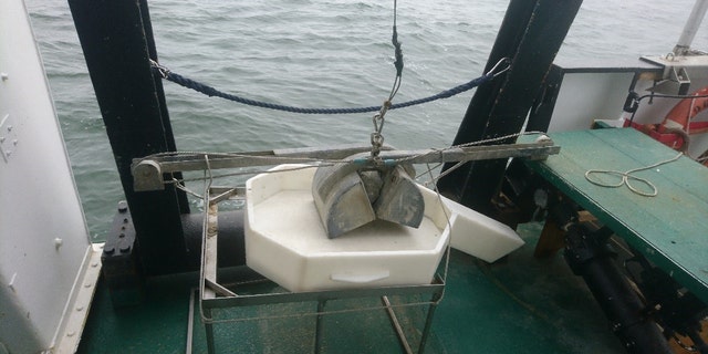 Grab sampler for use at sea. (Belgian Navy)