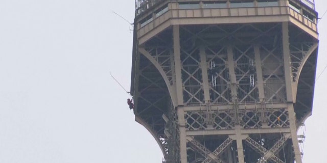 A climber climbed the Eiffel Tower on Monday. Force the attraction to be close to visitors.