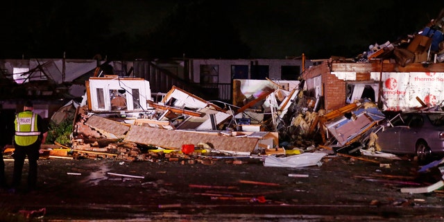 El Reno, Oklahoma, tornado leaves at least 2 dead, dozens hurt as city ...