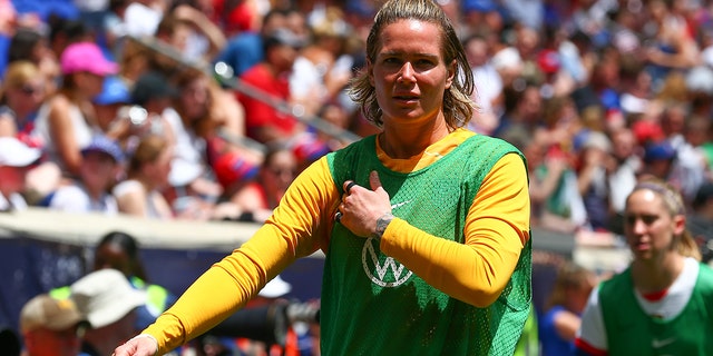 Harris to ex-USWNT teammate Hinkle: 'You are homophobic'