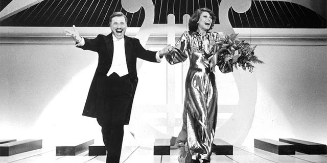 Mel Brooks and Anne Bancroft sing a Polish rendition of "Sweet Georgia Brown" in a scene from the film "To Be Or Not To Be," 1983. (Photo by 20th Century-Fox/Getty Images)
