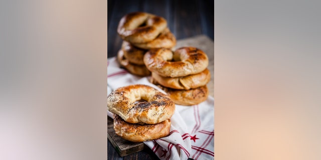 A New York mother said she tested positive for opiates after she ate a poppy seed bagel.<br data-cke-eol="1">