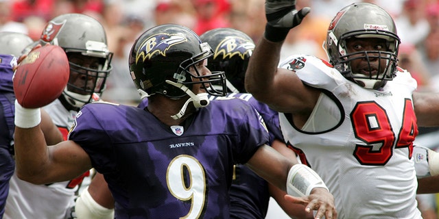 Baltimore Ravens quarterback Steve McNair (9) throws under pressure from Tampa Bay Buccaneers defender Greg Spires (94) during their NFL game in Tampa Bay, Florida, September 10, 2006. REUTERS/Rick Fowler