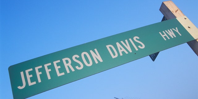 A sign that reads "Jefferson Davis Hwy." Virginia transportation officials voted Wednesday to change the name to Richmond Highway. (Photo by: Joe Sohm/Visions of America/UIG via Getty Images)