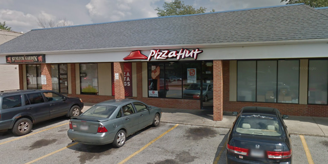 The customer, 31, said he wanted to come behind the counter and kill the manager after receiving his pizza sans pepperoni.