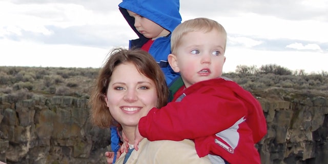 Susan Cox Powell and her children. — Oxygen