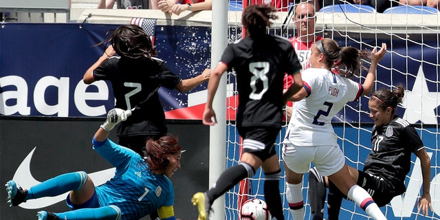 United States forward Mallory Pugh (2) scoring a goal as Mexico's Cecilia Santiago (1), Daniela Espinosa (7), Joana Robles (8) and Yamile Franco (17) tried to stop her. (AP Photo/Julio Cortez)