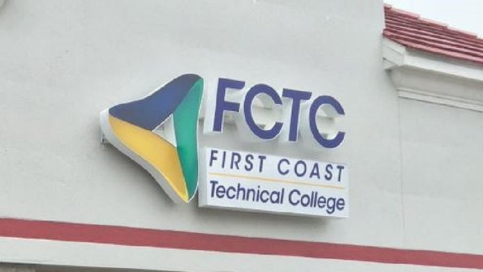 Florida college student, suspended over gun photo, sues school