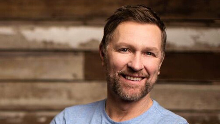 Craig Morgan performs 'The Father, My Son and the Holy Ghost'