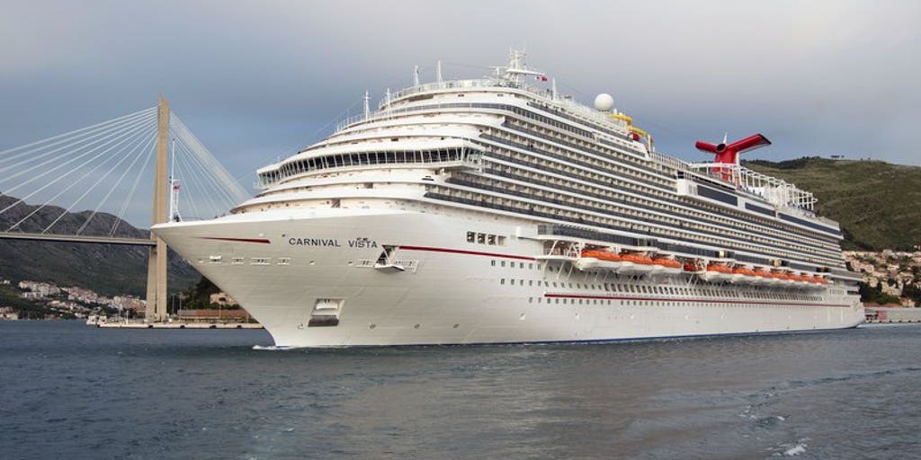 Carnival Cruise Line wouldn't let passenger off ship after 'major' heart attack, lawsuit alleges