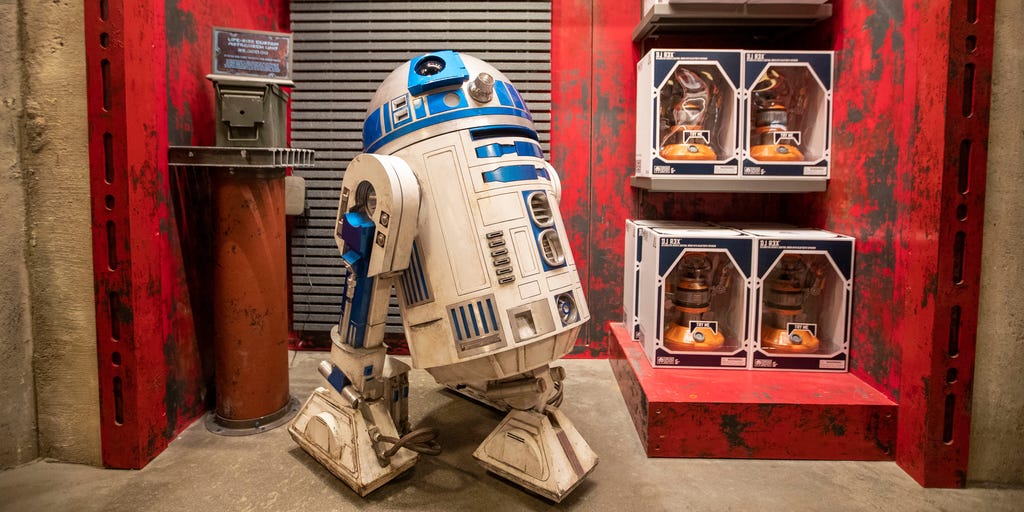 People Have Actually Bought The 25 000 Droid Sold At Star Wars